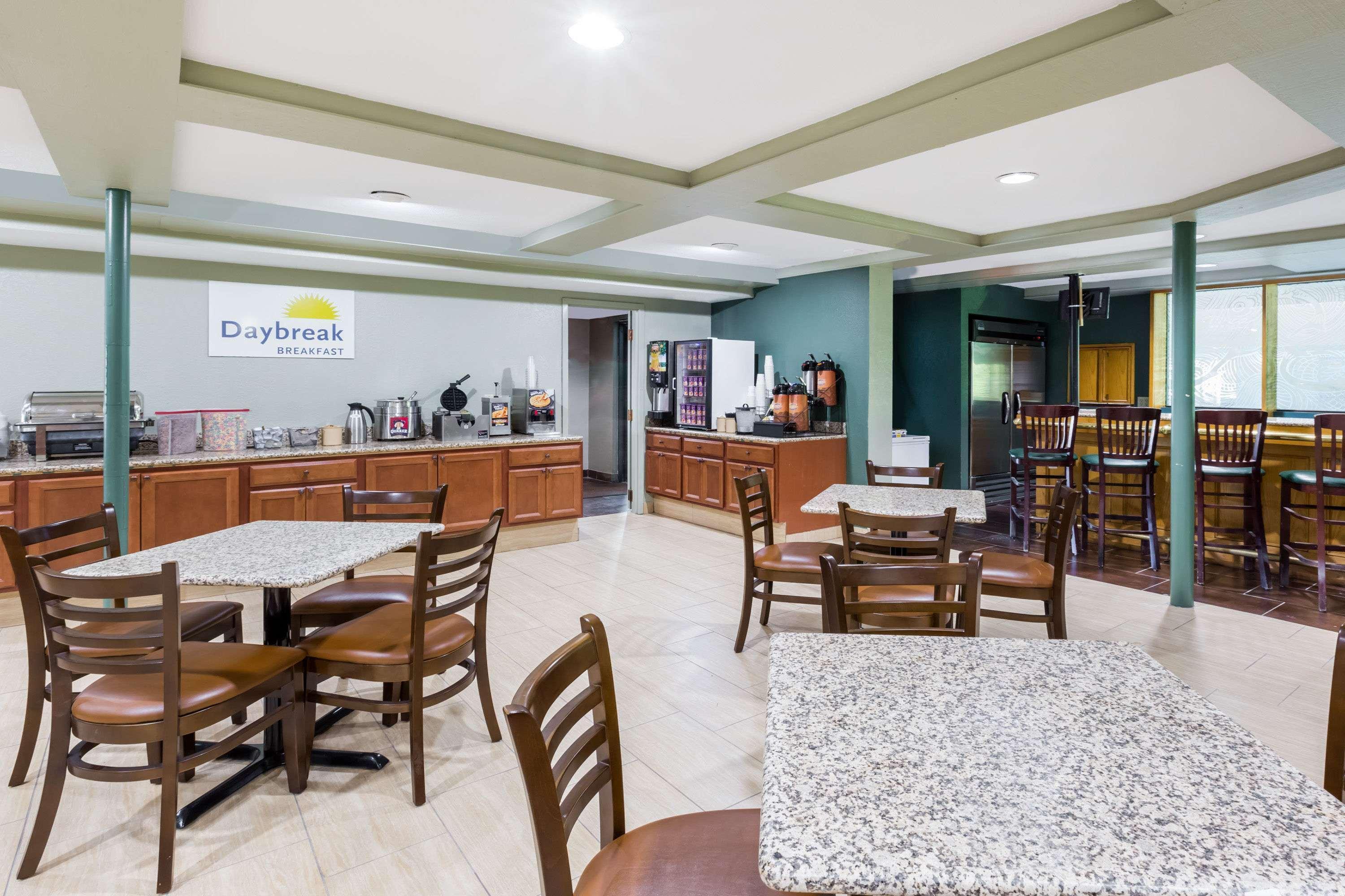 Days Inn By Wyndham West Des Moines Zewnętrze zdjęcie