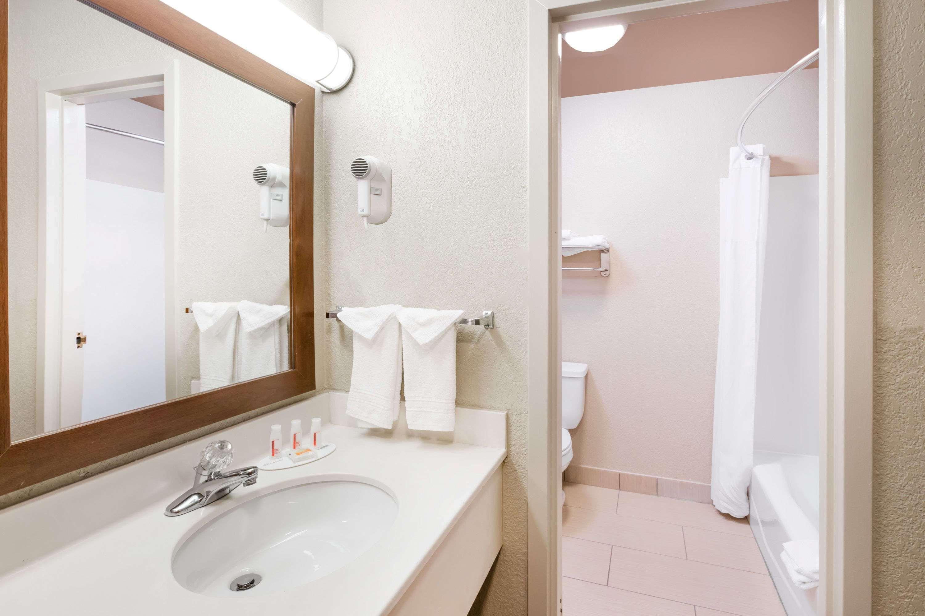 Days Inn By Wyndham West Des Moines Zewnętrze zdjęcie